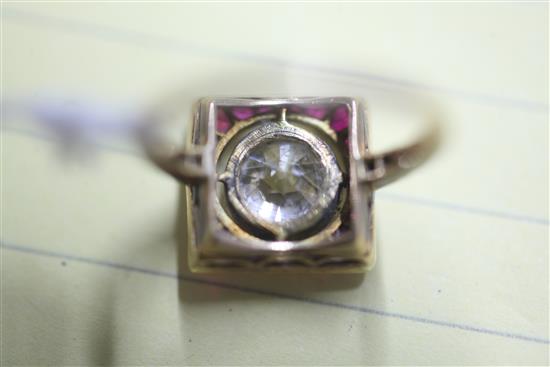 A 1920s/1930s gold, single stone diamond and ruby tablet dress ring, size J.